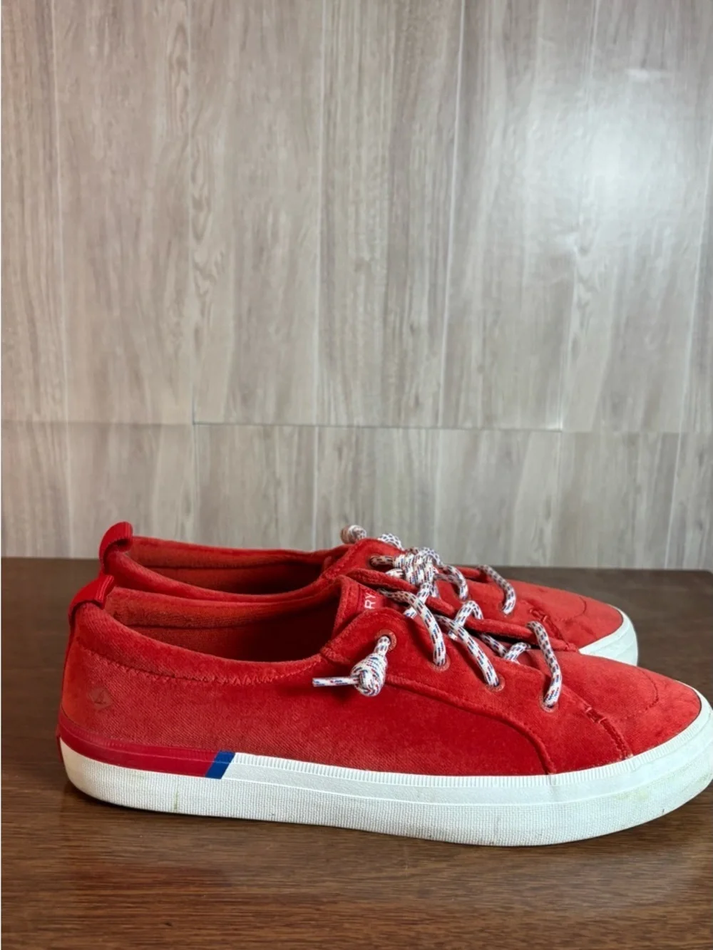 Sperry vibrant red